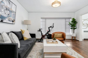 Luxury Contemporary Apartment With Peloton Bike